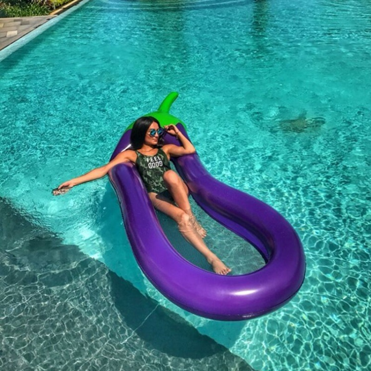 
                      
                        Sassy Eggplant Voyage - Inflatable Recliner | Inflatables | PARADIS SVP
                      
                    